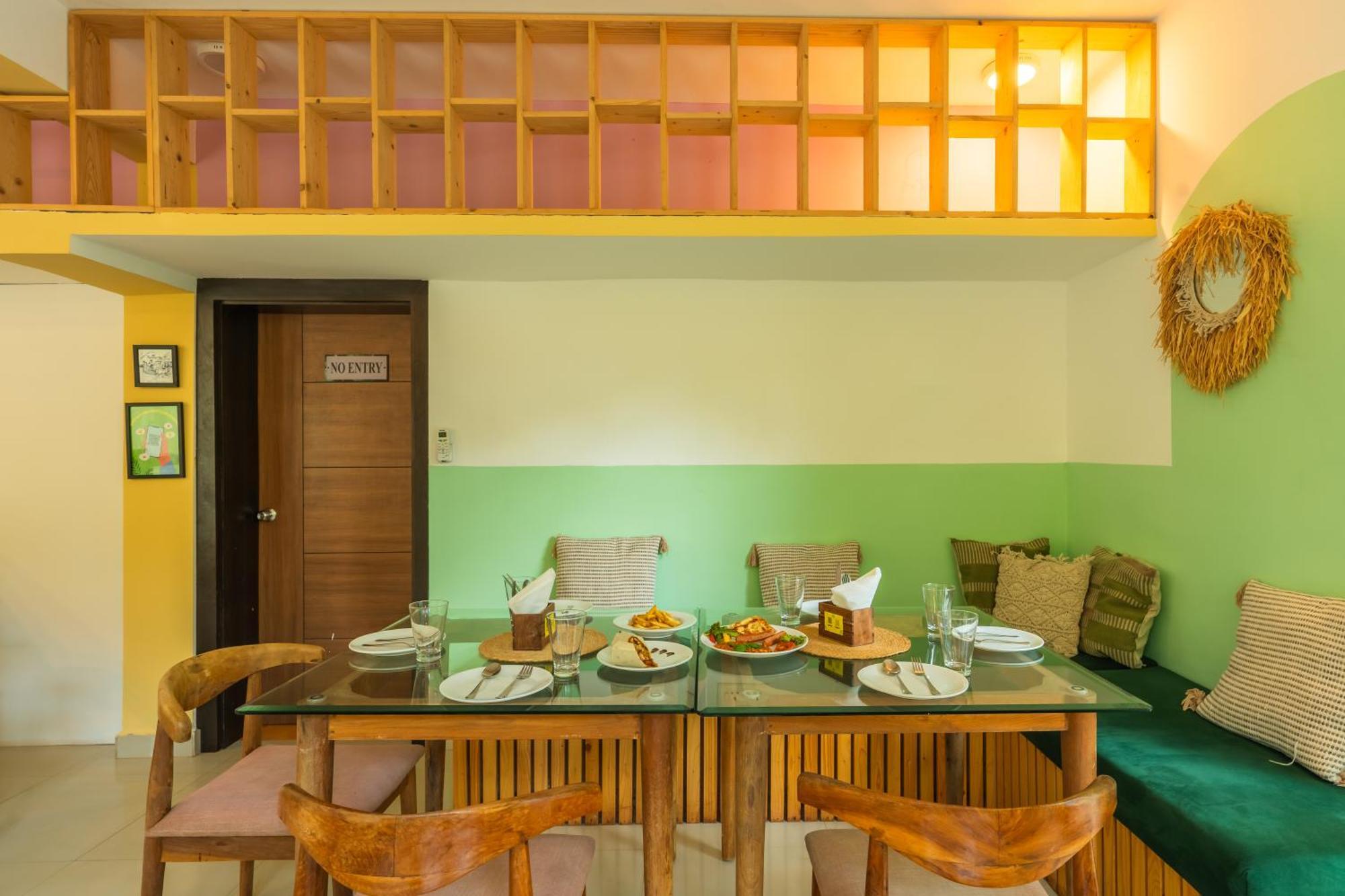 Locomo Boutique, Morjim - Stay Work Eat Exterior photo